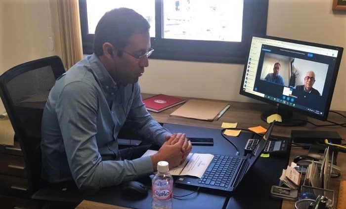 Man Talking With 2 Men on Computer