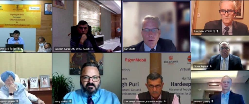 A photo of a zoom meeting.