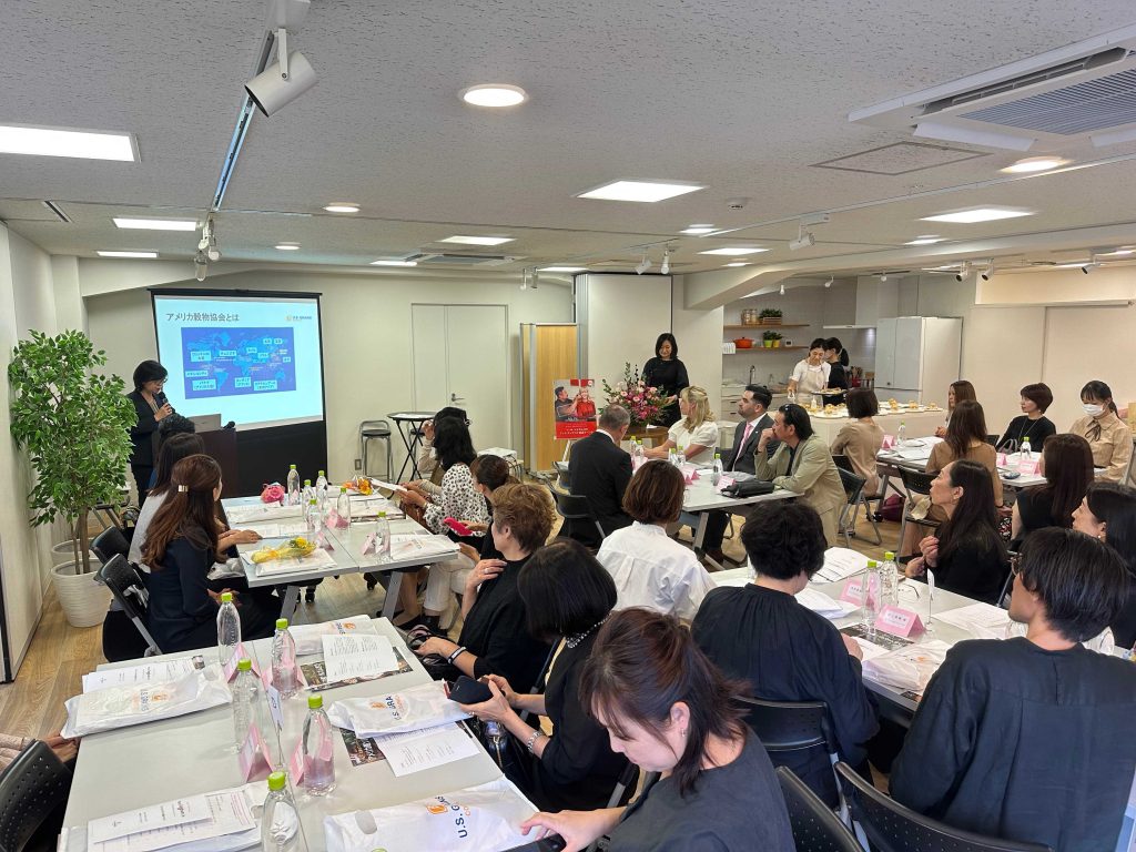 image of people attending a seminar