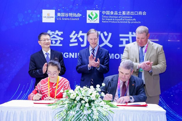 image of people signing an MOU